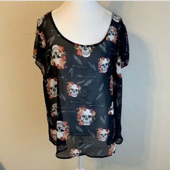 Torrid skull open back size 2 - Picture 2 of 3